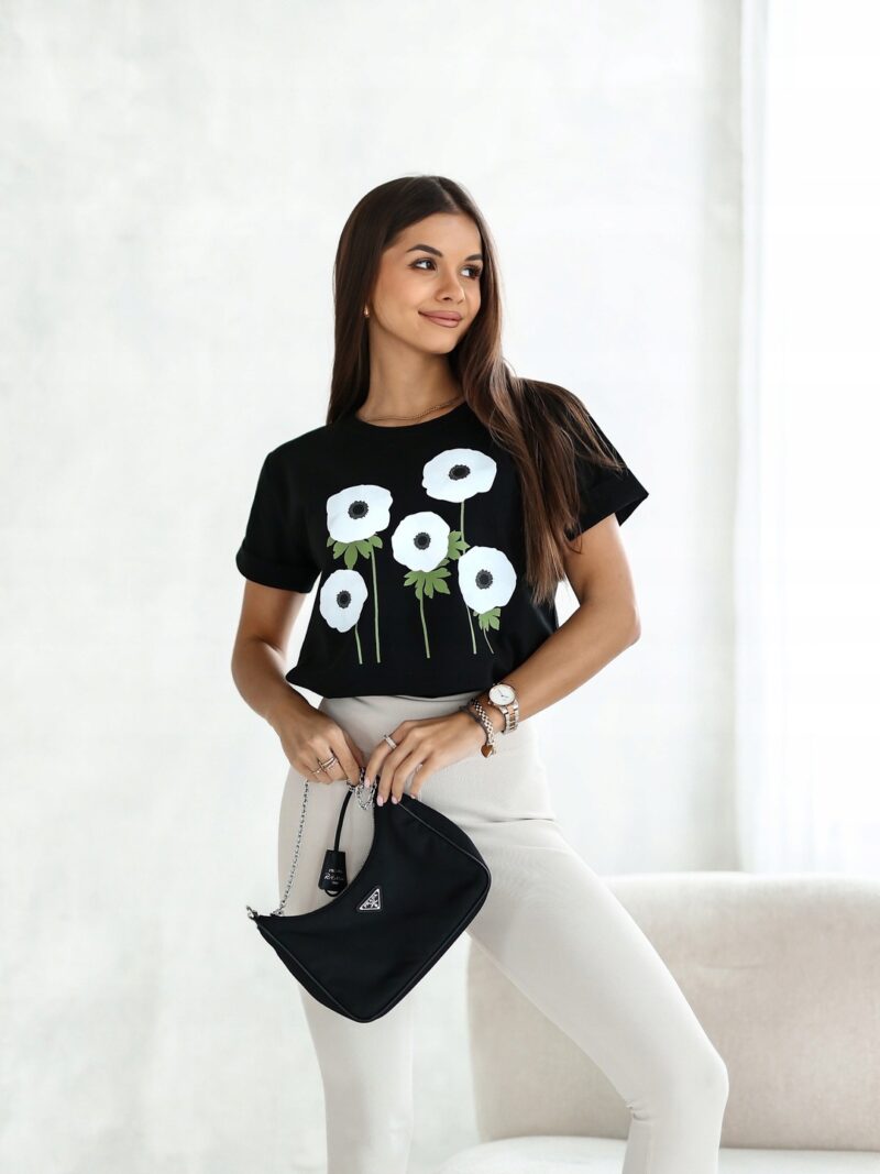 T-shirt damski bluzka Lara Fashion Kwiaty czarny
