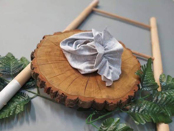 Turban dziecięcy opaska bawełniana biało-khaki w paski - obrazek 2