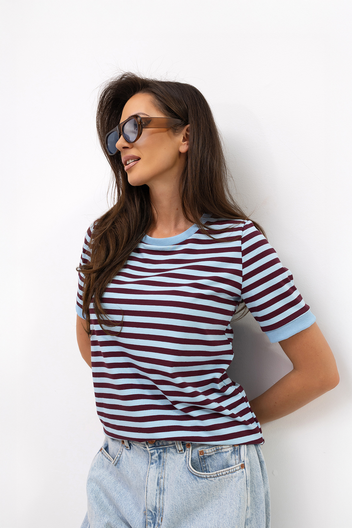 T-shirt damski w paski niebiesko-bordowe Bopoco - obrazek 3
