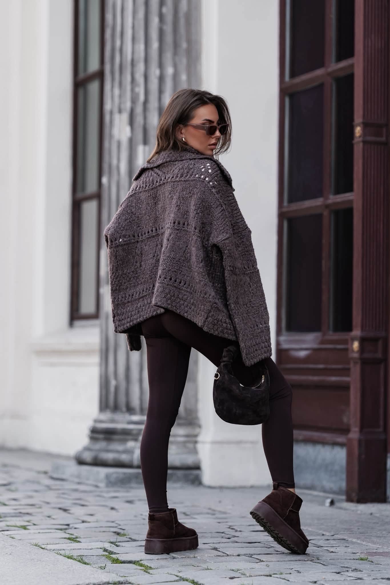 Sweter damski kardigan z kołnierzem luźny krój Polly - obrazek 12