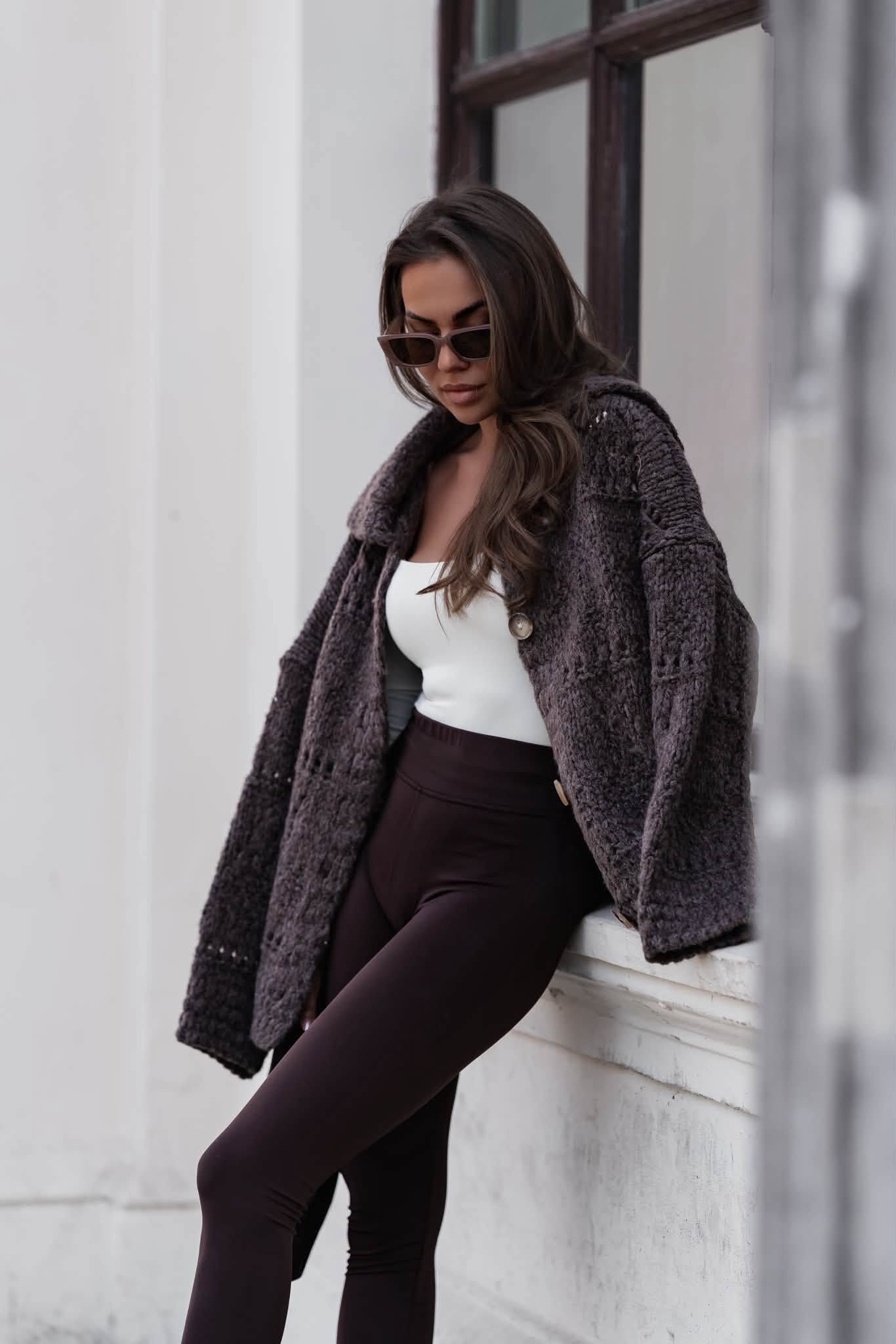 Sweter damski kardigan z kołnierzem luźny krój Polly - obrazek 14