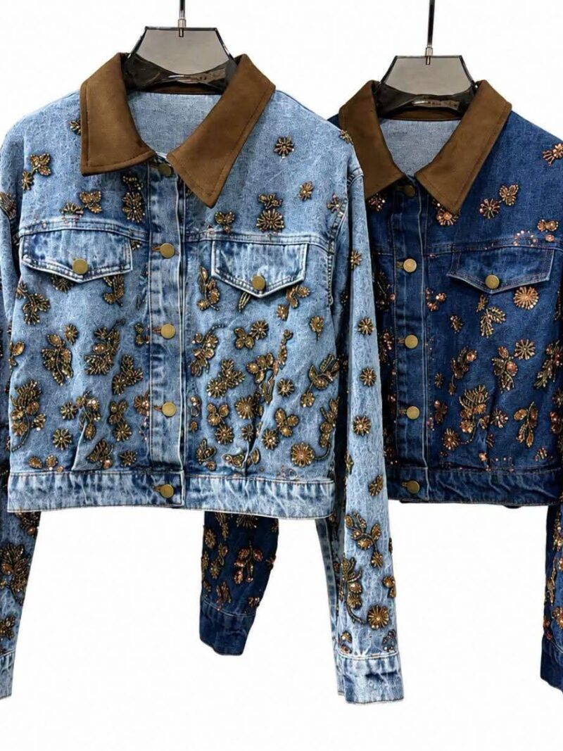 Kurtka jeansowa biżuteryjna damska – jasny denim