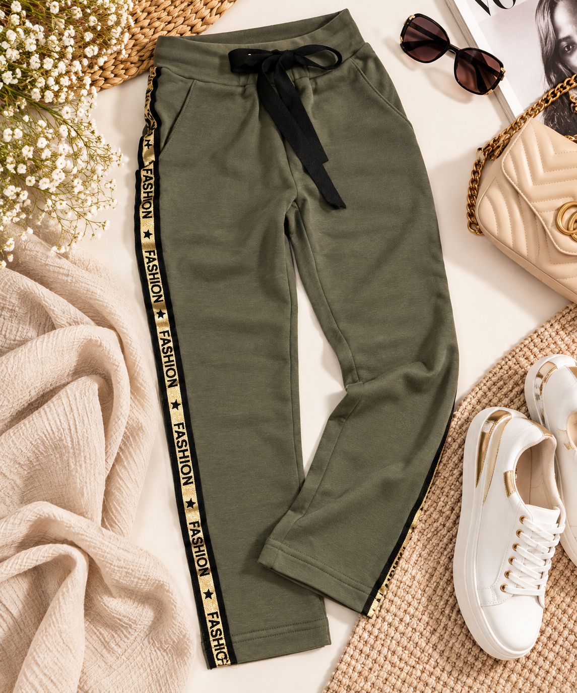 Spodnie dziewczęce khaki z czarno-złotym lampasem FASHION - obrazek 2