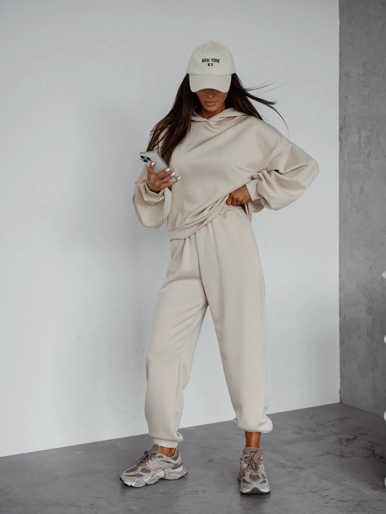 Komplet damski masełkowy basic bluza spodnie Maslove beżowy - obrazek 5