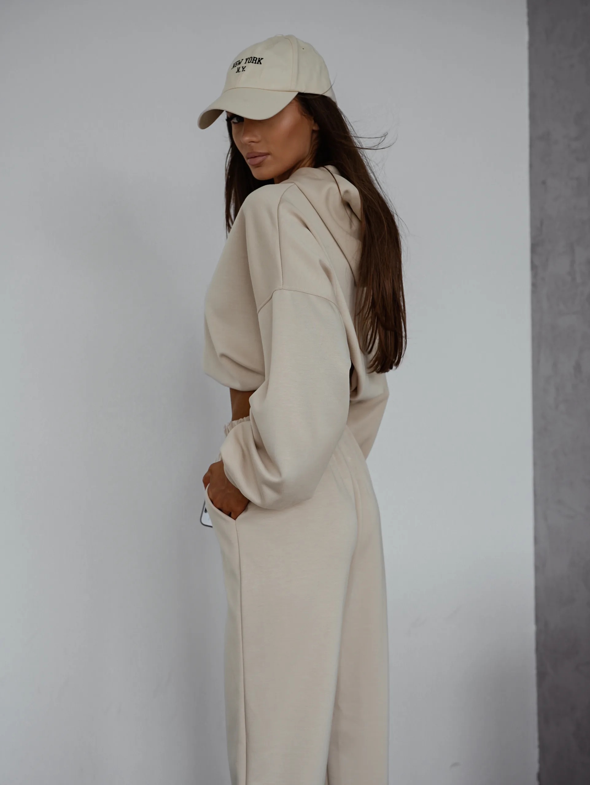 Komplet damski masełkowy basic bluza spodnie Maslove beżowy - obrazek 3