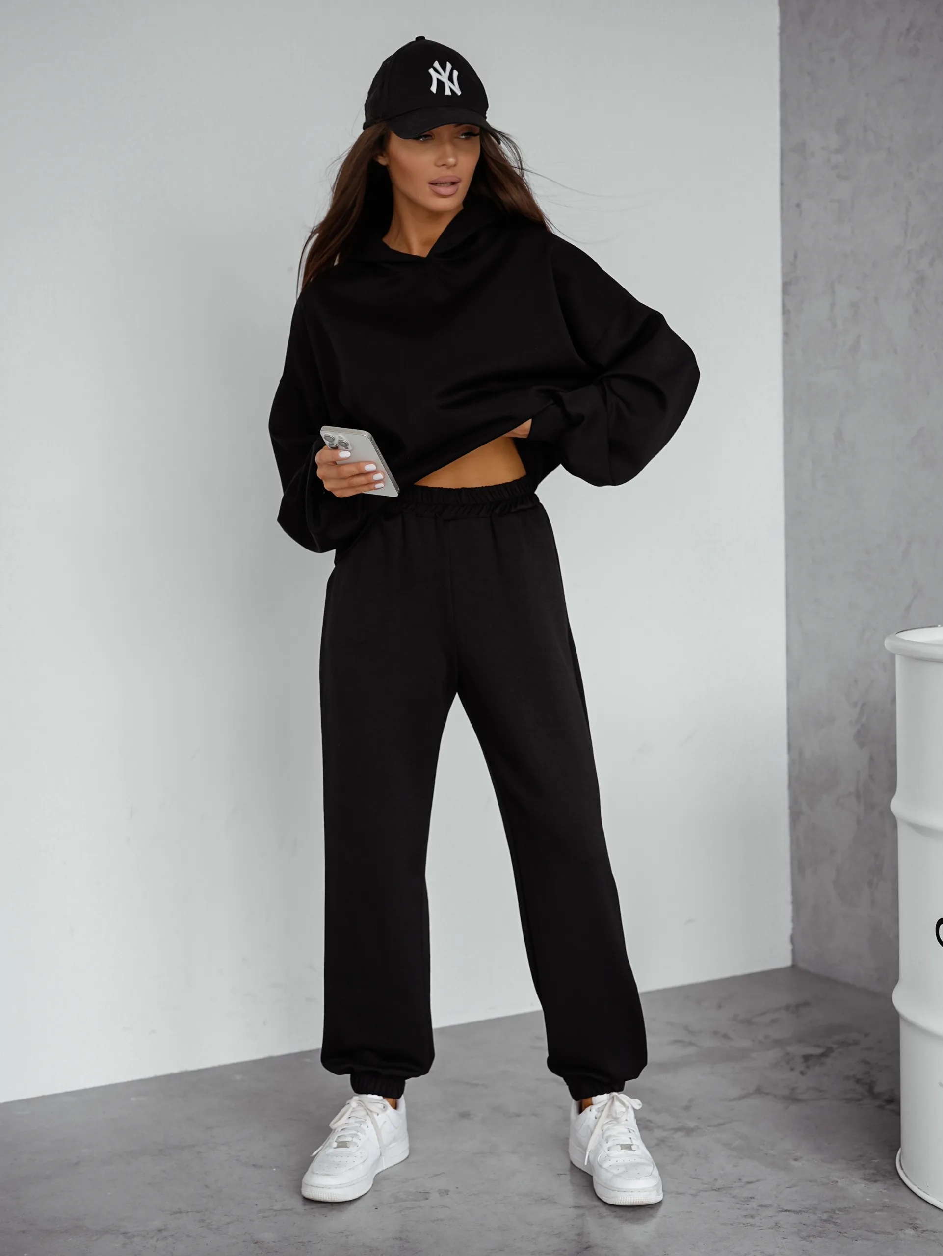 Komplet damski masełkowy basic bluza spodnie Maslove czarny - obrazek 3