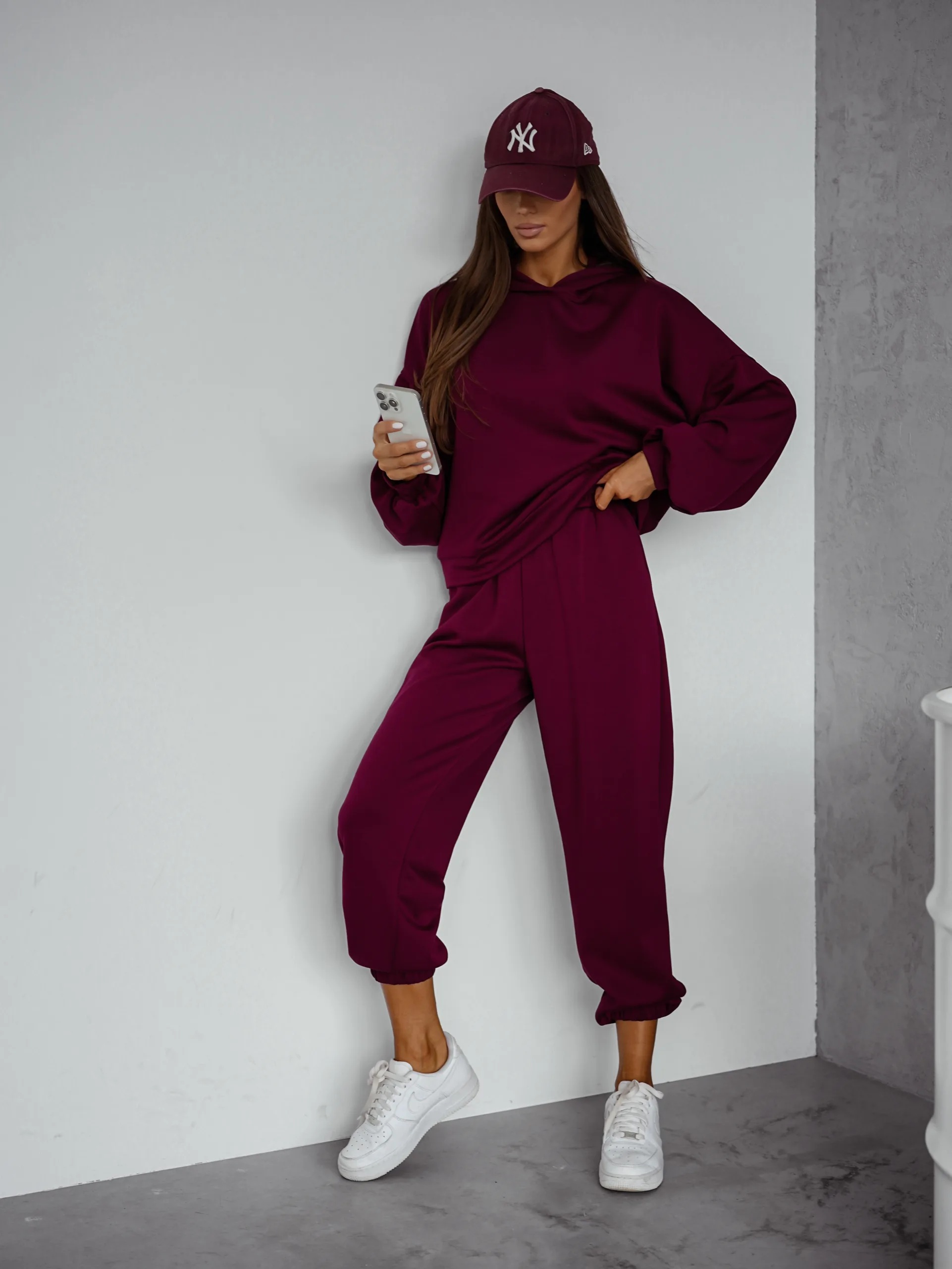 Komplet damski masełkowy basic bluza spodnie Maslove bordo - obrazek 4