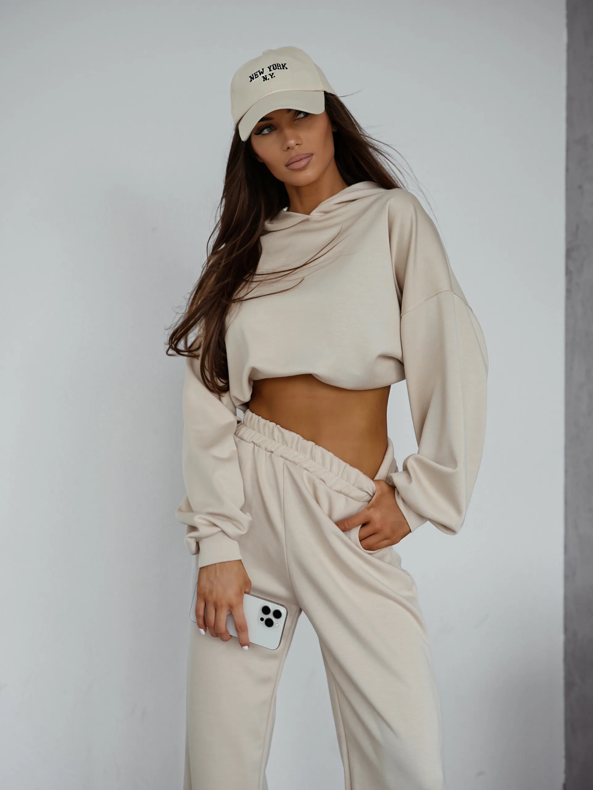 Komplet damski masełkowy basic bluza spodnie Maslove beżowy - obrazek 4