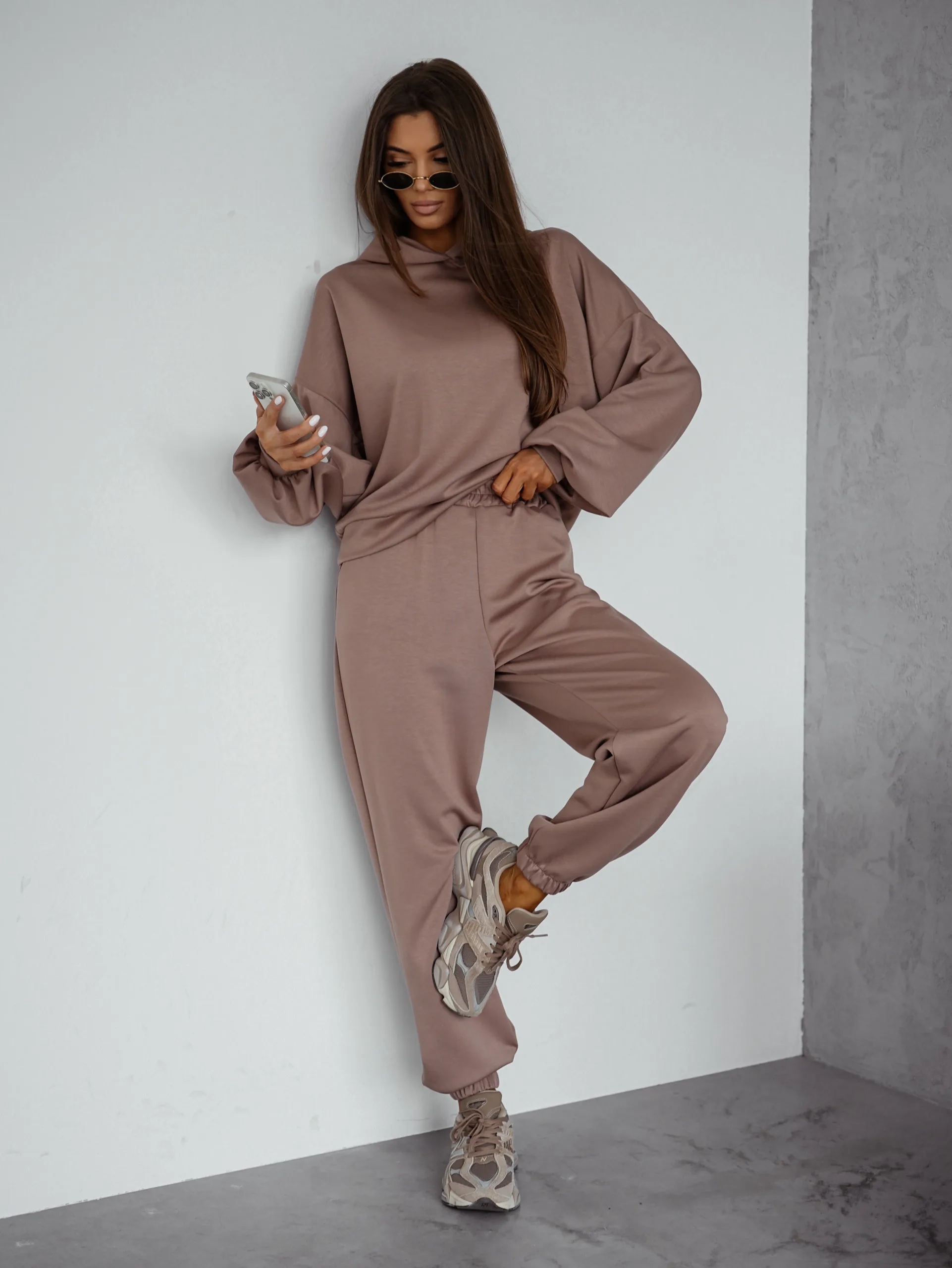 Komplet damski masełkowy basic bluza spodnie Maslove cappuccino - obrazek 3